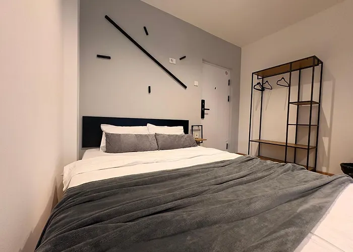 E - Three Гостевой дом